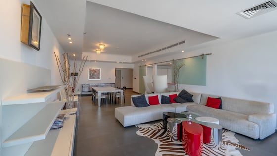 Vacant | Upgraded | Fully Furnished | Spacious, picture 3