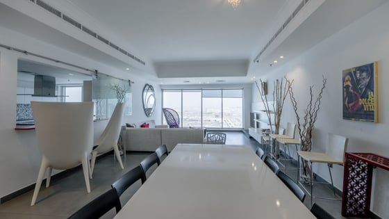 Vacant | Upgraded | Fully Furnished | Spacious, picture 2