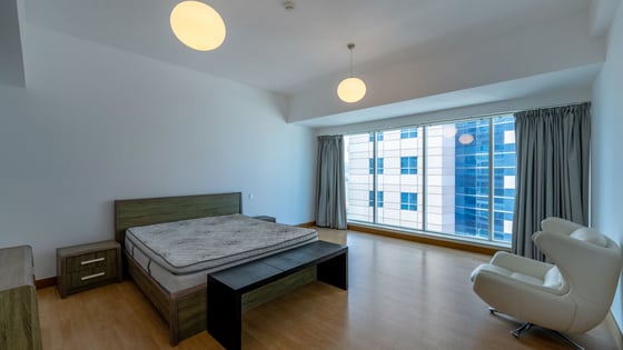 Vacant | Upgraded | Fully Furnished | Spacious, picture 12