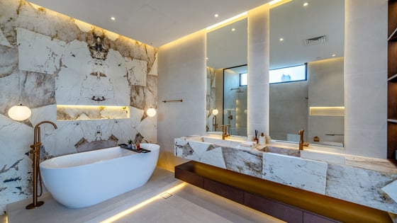 Refined DAMAC Hills Villa with Pool and Garden, picture 25