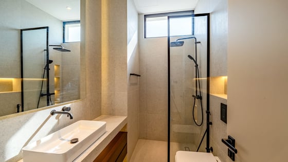 Refined DAMAC Hills Villa with Pool and Garden, picture 29