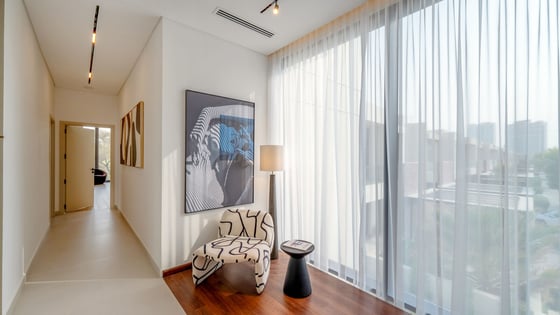 Refined DAMAC Hills Villa with Pool and Garden, picture 14