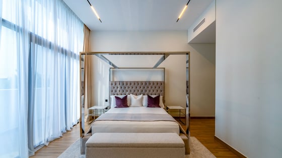 Refined DAMAC Hills Villa with Pool and Garden, picture 23