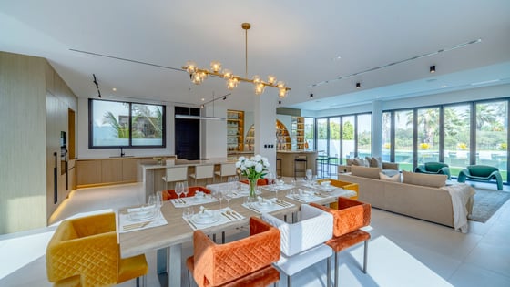 Refined DAMAC Hills Villa with Pool and Garden, picture 9