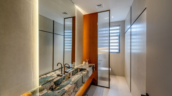 Refined DAMAC Hills Villa with Pool and Garden, picture 28