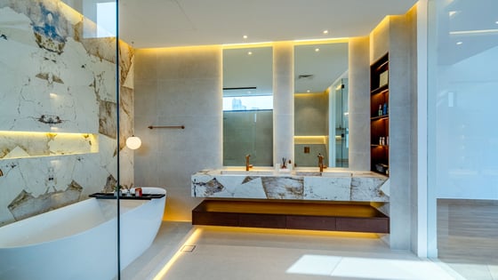 Refined DAMAC Hills Villa with Pool and Garden, picture 26
