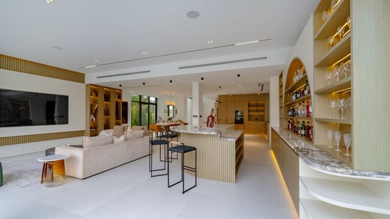 Refined DAMAC Hills Villa with Pool and Garden, picture 7