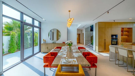 Refined DAMAC Hills Villa with Pool and Garden, picture 8
