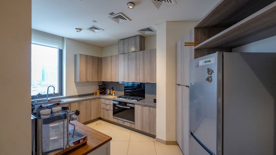 Rare Half floor unit with spectacular views, picture 18