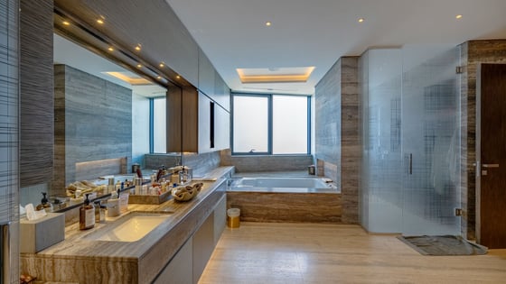 Rare Half floor unit with spectacular views, picture 13