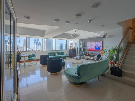 Elegant Duplex Living at the World Trade Centre, picture 2