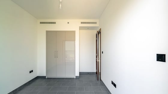 Brand New 1BR | High Floor | BK / Ras Al Khor View, picture 9