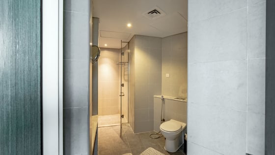 Skyline Luxury | 1BR Fully Furnished | Prime Spot, picture 11