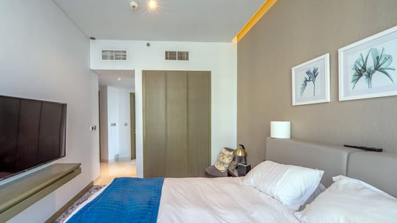 Skyline Luxury | 1BR Fully Furnished | Prime Spot, picture 8