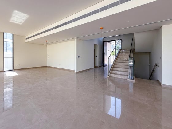 Prime unit on the lagoon with a large corner plot, picture 4