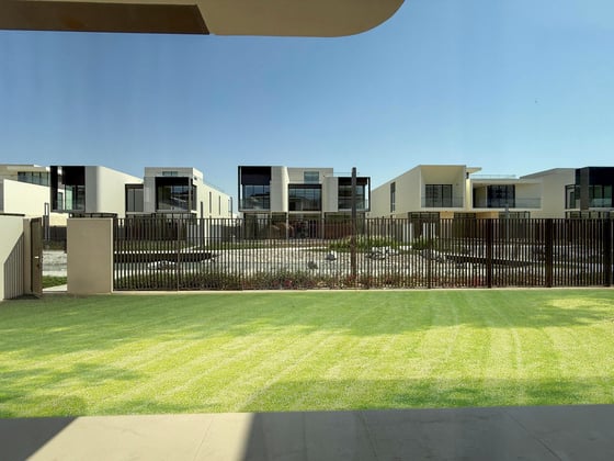 Prime unit on the lagoon with a large corner plot, picture 18