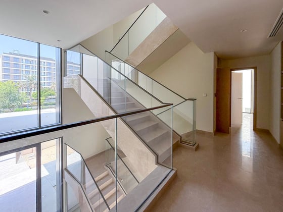 Prime unit on the lagoon with a large corner plot, picture 16