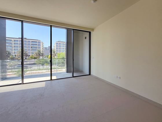 Prime unit on the lagoon with a large corner plot, picture 13