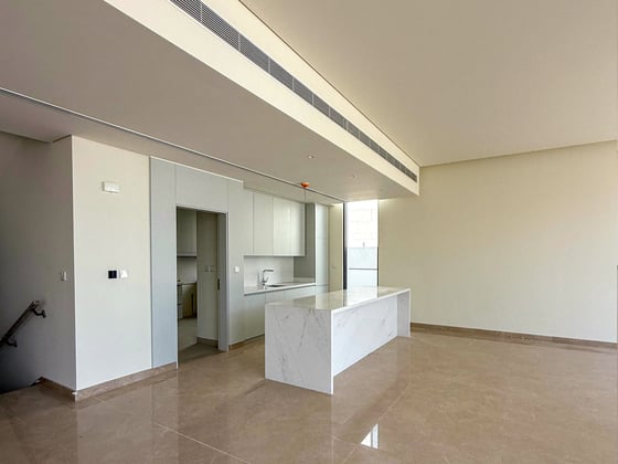 Prime unit on the lagoon with a large corner plot, picture 6