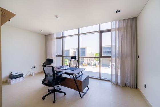 Refined Villa with a Private Pool in Dubai Hills, picture 28