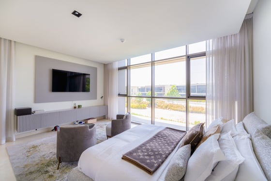 Refined Villa with a Private Pool in Dubai Hills, picture 18