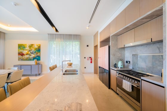 Refined Villa with a Private Pool in Dubai Hills, picture 11