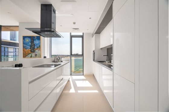 Dubai Island Stay | Sea Views & Marina Access | Bluewaters, picture 13