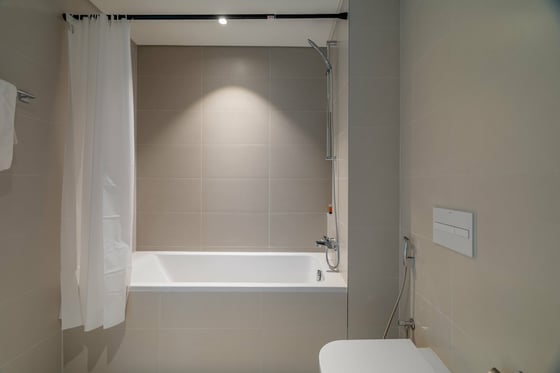 Beachfront Escape | Skyline & Sea Views | Marina Vista T2, picture 16