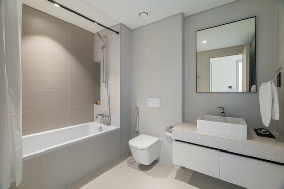 Beachfront Escape | Skyline & Sea Views | Marina Vista T2, picture 17