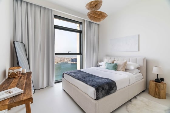 Beachfront Escape | Skyline & Sea Views | Marina Vista T2, picture 2