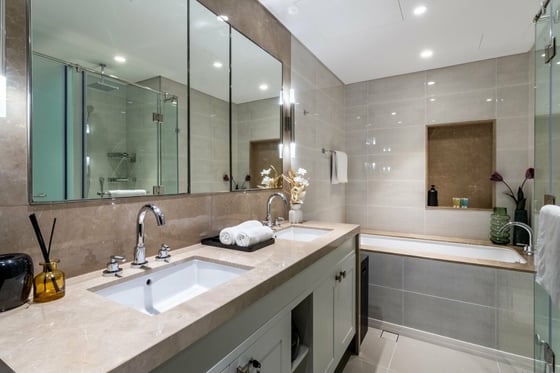 Downtown Luxury Stay | Burj Khalifa Views | Opera Grand, picture 31