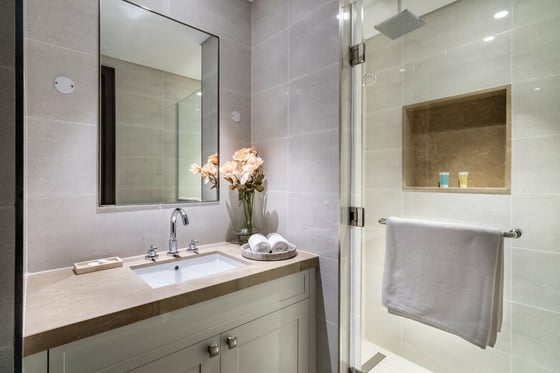 Downtown Luxury Stay | Burj Khalifa Views | Opera Grand, picture 33