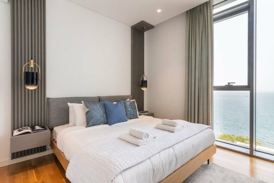 Seaside Charm | Modern Comfort | Bluewaters 4, picture 3