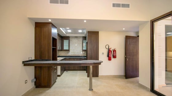 ExclusiveI Vacant Spacious 4BR Townhouse Singlerow, picture 6