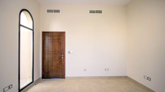 Exclusive Vacant Spacious 4BR Townhouse Single row, picture 9