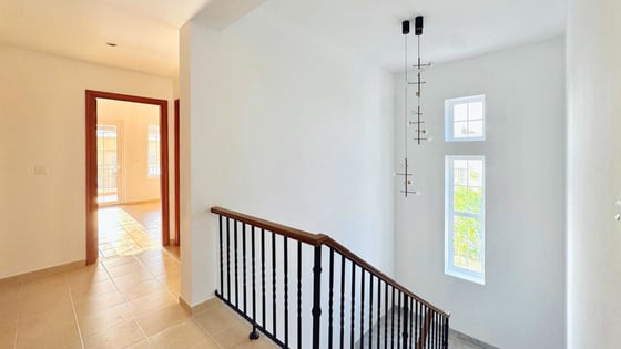 Great Condition Family Villa | Vacant | Landscaped, picture 7