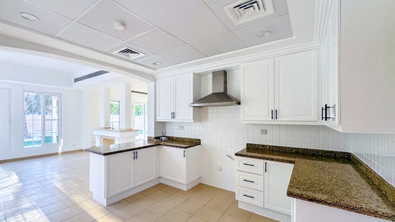 Great Condition Family Villa | Vacant | Landscaped, picture 6