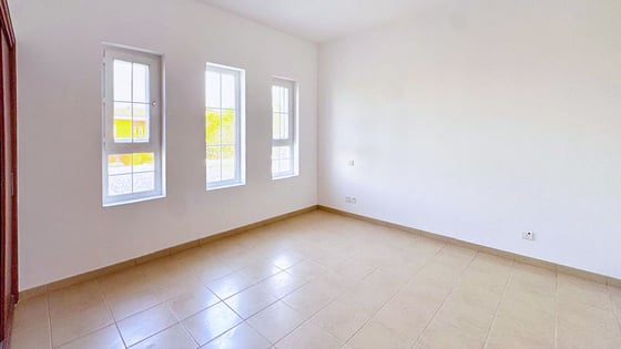 Great Condition Family Villa | Vacant | Landscaped, picture 8