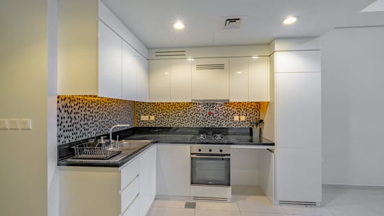 Skyline Luxury | Fully Furnished | Community Views, picture 5