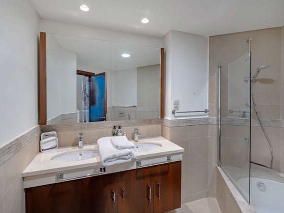 Elegant Contemporary Apartment in Downtown Dubai, picture 13
