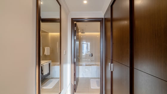 Skyline Serenity | Luxurious Living | 3-Bedroom Apartment, picture 13