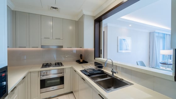 Skyline Serenity | Luxurious Living | 3-Bedroom Apartment, picture 8