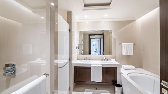 Skyline Serenity | Luxurious Living | 3-Bedroom Apartment, picture 16