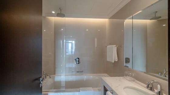 Skyline Serenity | Luxurious Living | 3-Bedroom Apartment, picture 15