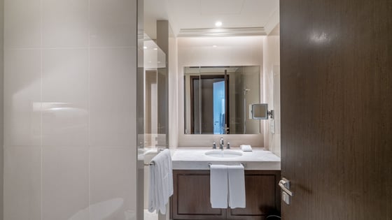 Skyline Serenity | Luxurious Living | 3-Bedroom Apartment, picture 17