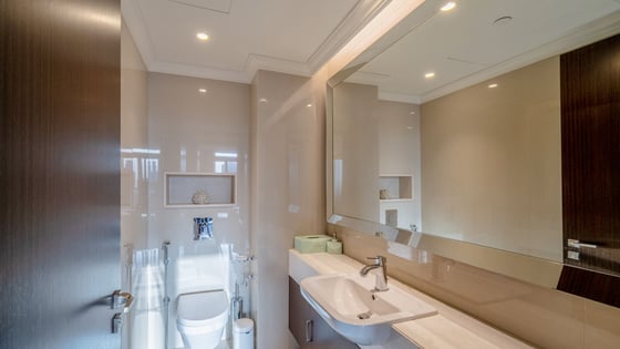 Skyline Serenity | Luxurious Living | 3-Bedroom Apartment, picture 14