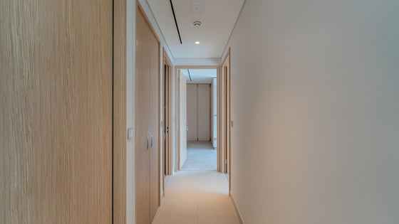 Skyline Luxury | Fully Furnished | Prime Location, picture 6