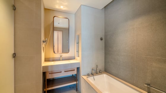 Skyline Luxury | Fully Furnished | Prime Location, picture 16