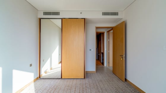 Skyline Luxury | Fully Furnished | Prime Location, picture 9