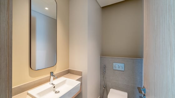 Skyline Luxury | Fully Furnished | Prime Location, picture 14